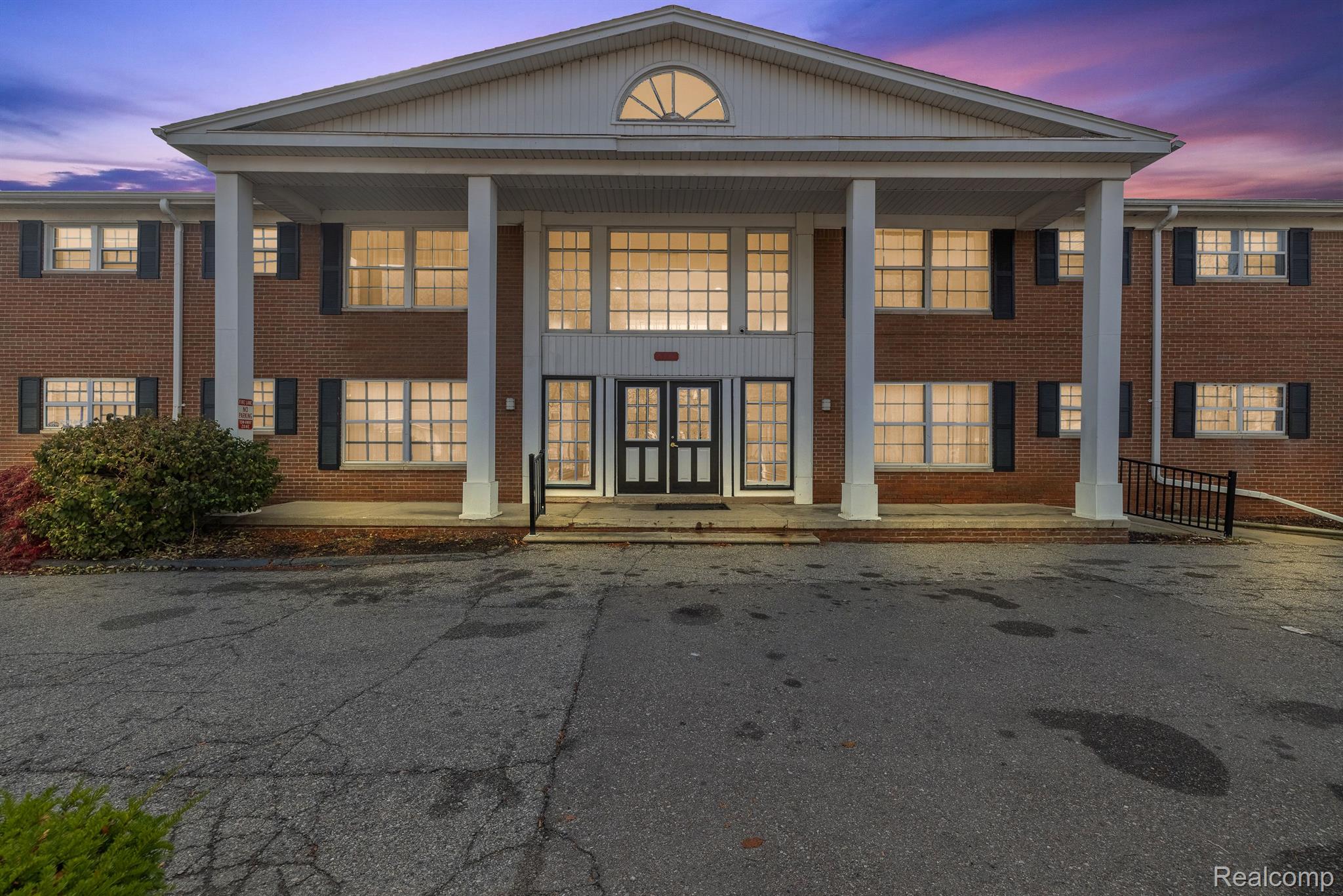25301 Five Mile Road, Unit 208 Redford, MI 48239 - Photo 1 of 18 Gallery Image 1