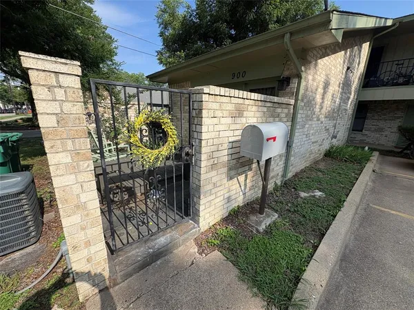 $850 | 900 North Austin Street, Denton, TX 76201