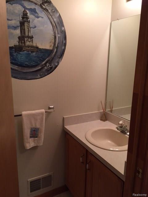 679 Kern Road Lake Orion, MI 48362 - Photo 22 of 34 IMG_0748.jpg