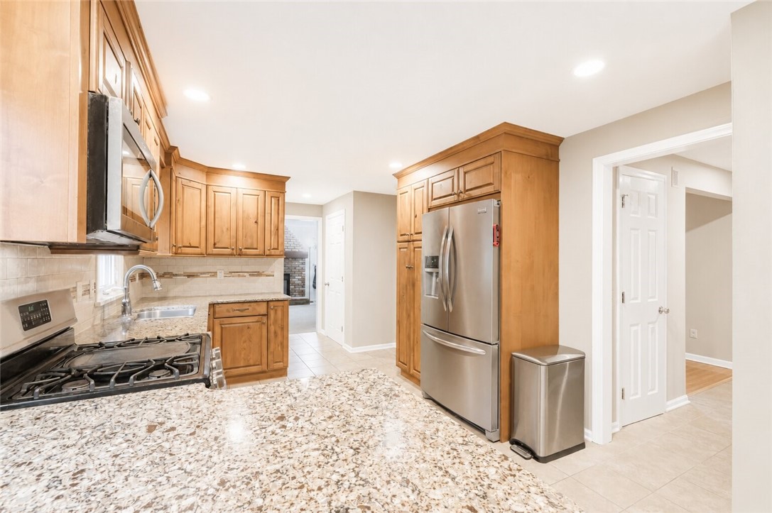 455 Reeves Road Pittsford, NY 14534 - Photo 14 of 27