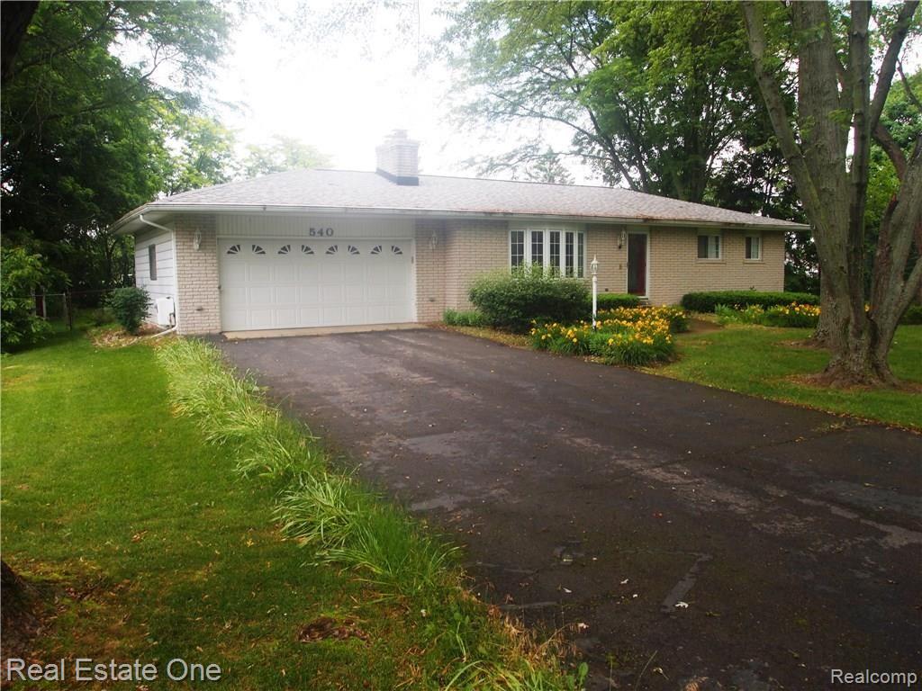540 West Livingston Road Highland, MI 48357 - Photo 2 of 25 P1016745.JPG