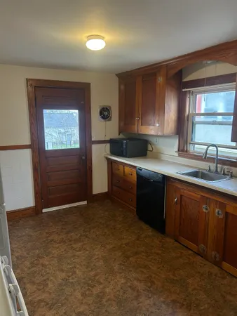 $1,750 | 162 Beech Street, Manchester, NH 03103