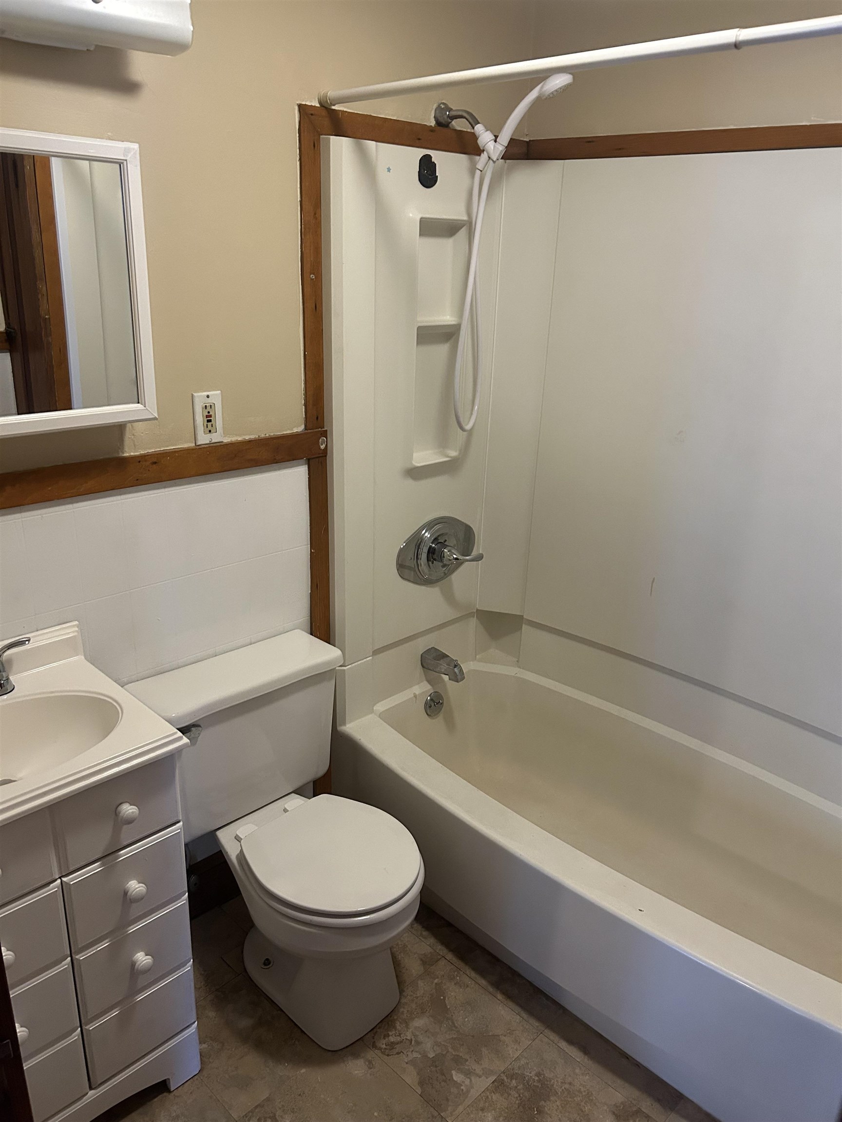 162 Beech Street Manchester, NH 03103 - Photo 7 of 11