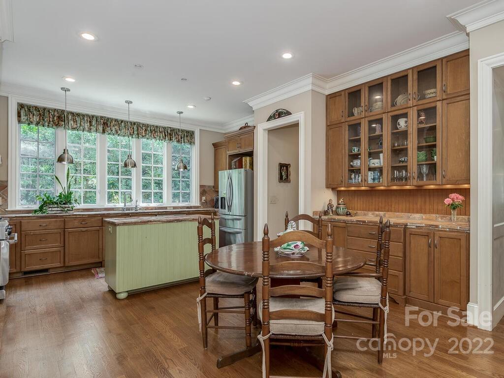 1145 Bolling Road Charlotte, NC 28207 - Photo 17 of 44 Gallery Image 17