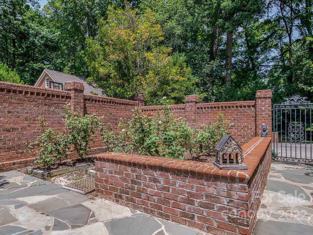 1145 Bolling Road Charlotte, NC 28207 - Photo 25 of 44 Gallery Image 25