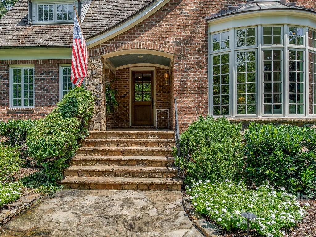 1145 Bolling Road Charlotte, NC 28207 - Photo 3 of 44 Gallery Image 3