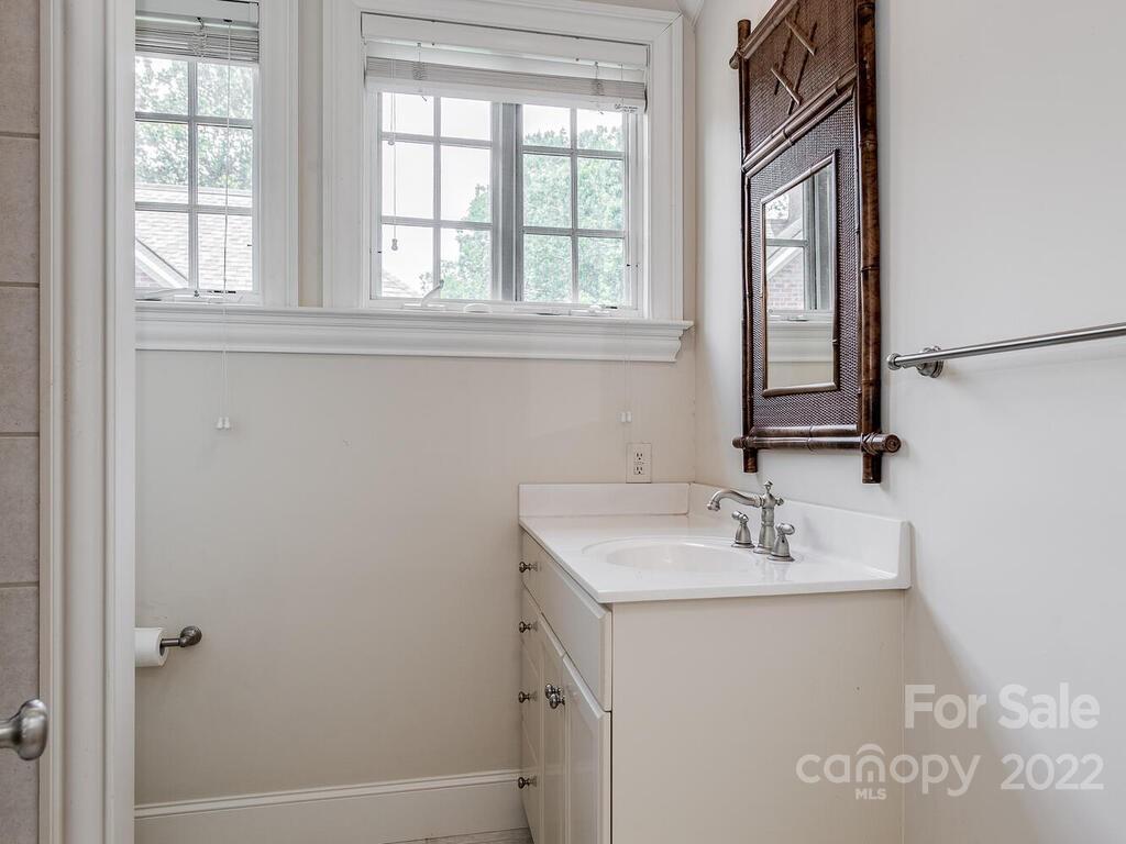 1145 Bolling Road Charlotte, NC 28207 - Photo 36 of 44 Gallery Image 36