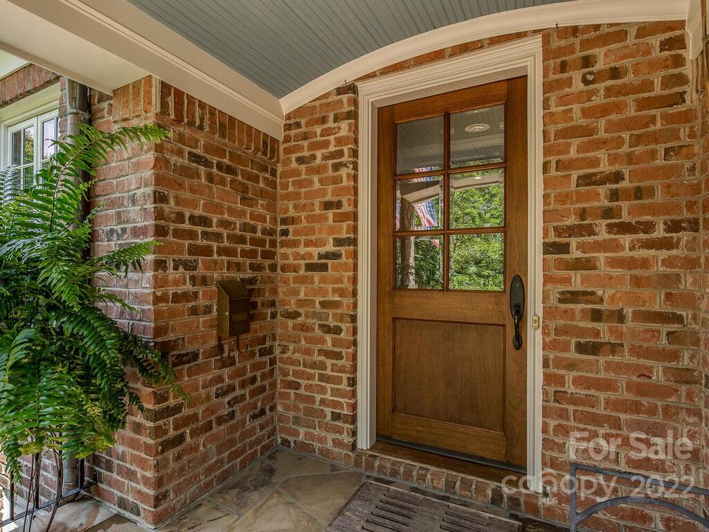 1145 Bolling Road Charlotte, NC 28207 - Photo 4 of 44 Gallery Image 4