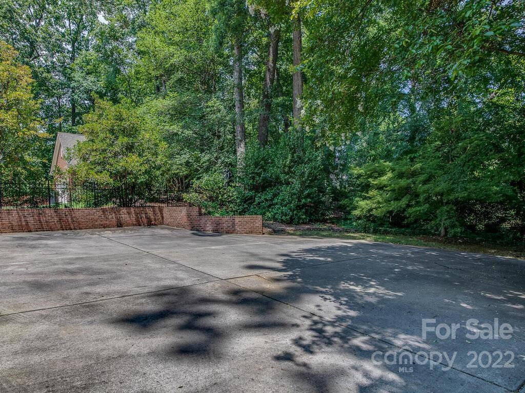 1145 Bolling Road Charlotte, NC 28207 - Photo 42 of 44 Gallery Image 42