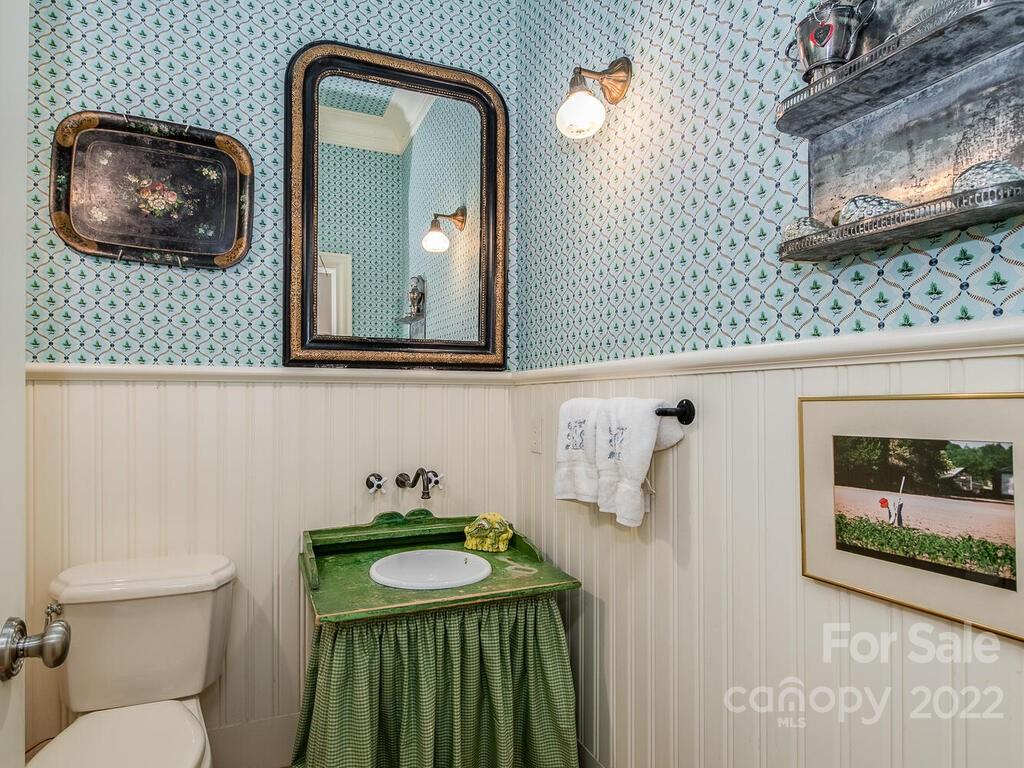 1145 Bolling Road Charlotte, NC 28207 - Photo 9 of 44 Gallery Image 9