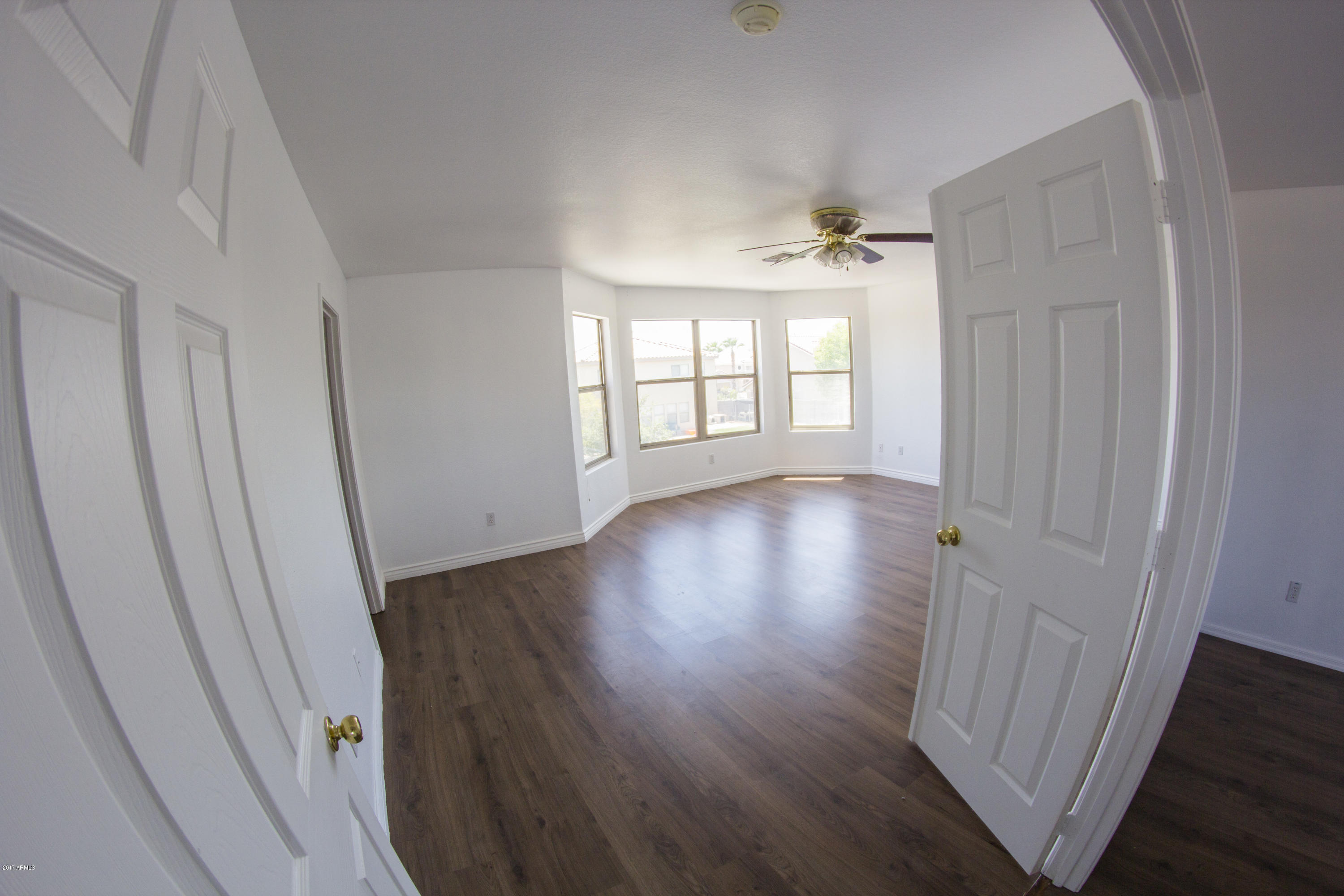 8145 West Hatcher Road Peoria, AZ 85345 - Photo 4 of 24 IMG_0994