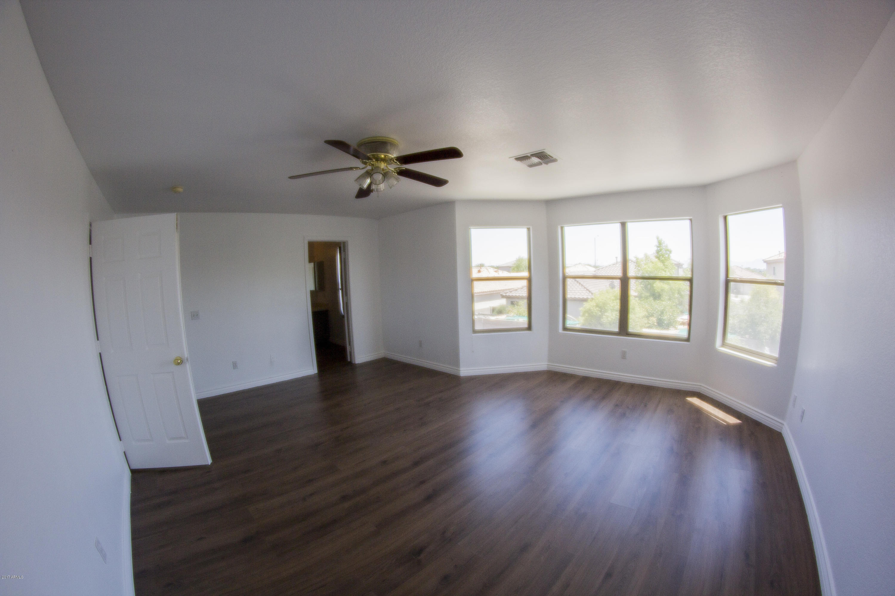 8145 West Hatcher Road Peoria, AZ 85345 - Photo 5 of 24 IMG_1016