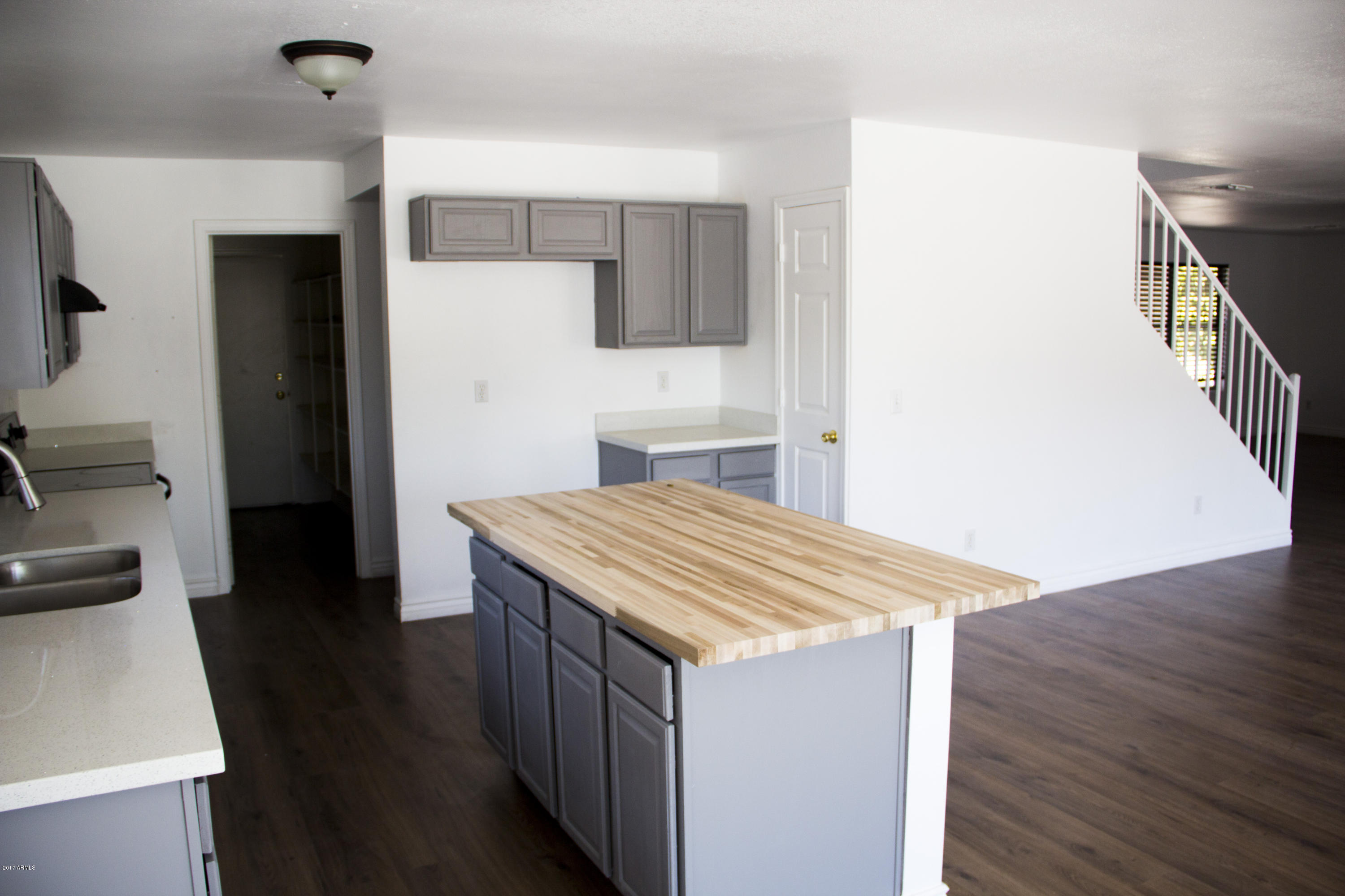 8145 West Hatcher Road Peoria, AZ 85345 - Photo 7 of 24 IMG_1142