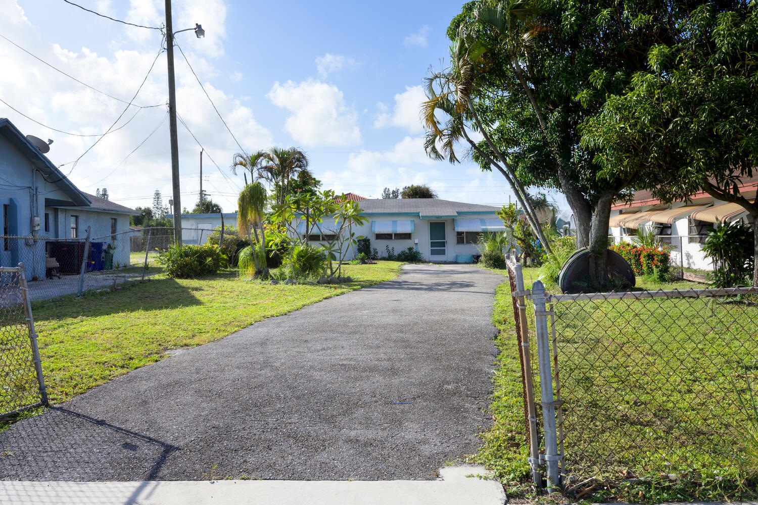 1465 W 28th St West Palm Beach-large-001