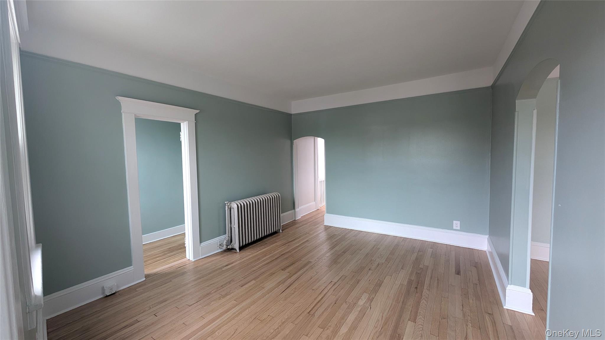 632 Middle Neck Road, Unit 2 Great Neck, NY 11023 - Photo 2 of 21