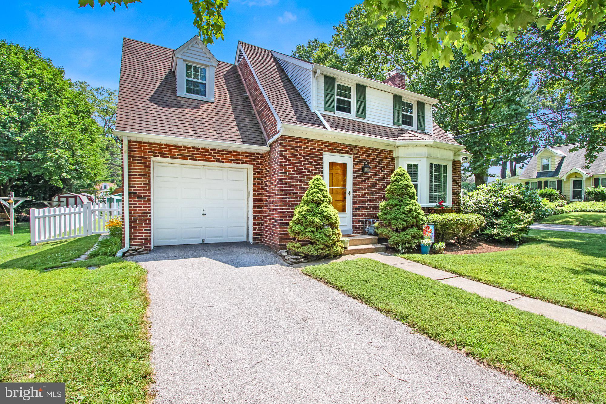 121 Lyndhurst Road York, PA 17402 - Photo 3 of 35 Gallery Image 3