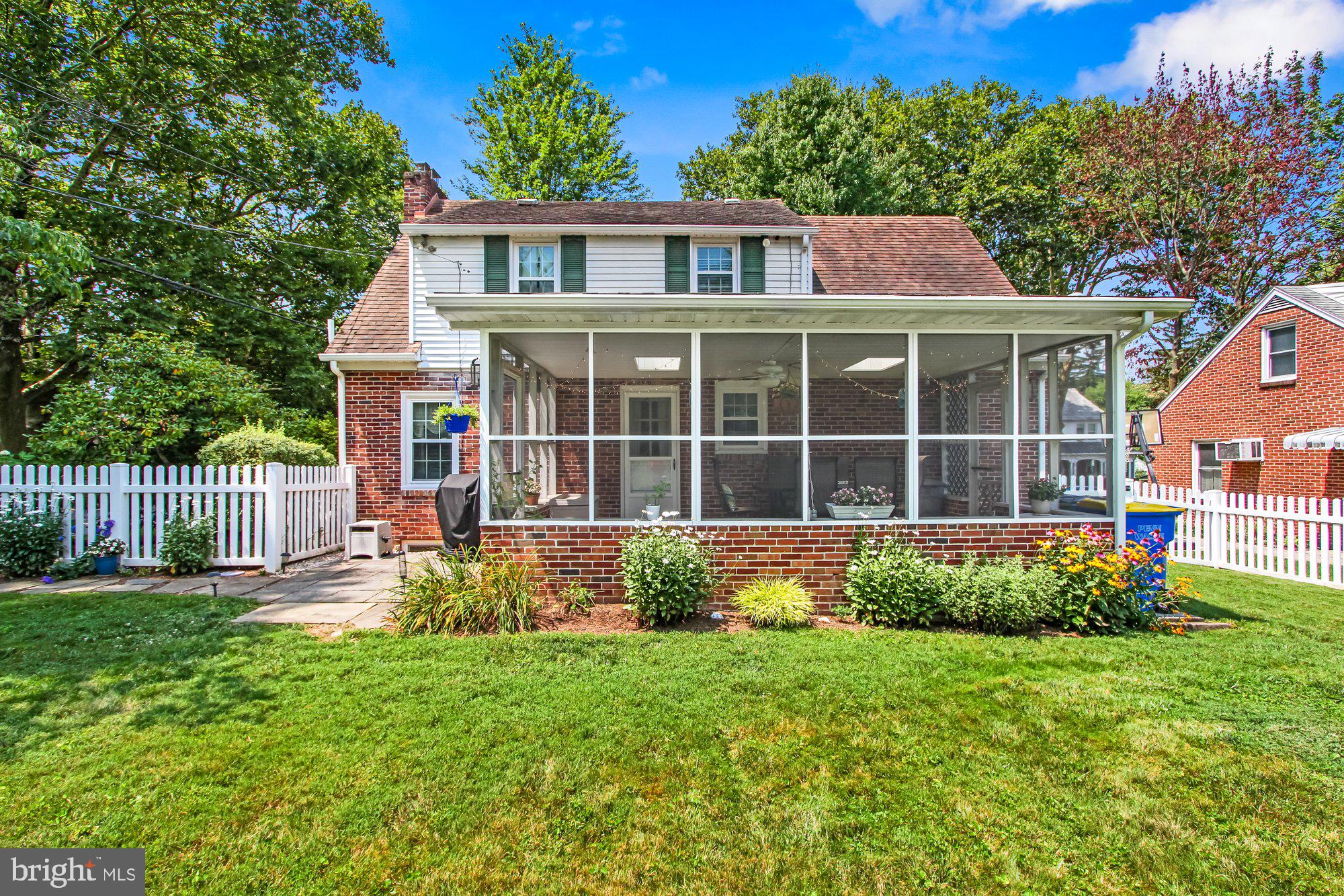 121 Lyndhurst Road York, PA 17402 - Photo 4 of 35 Gallery Image 4