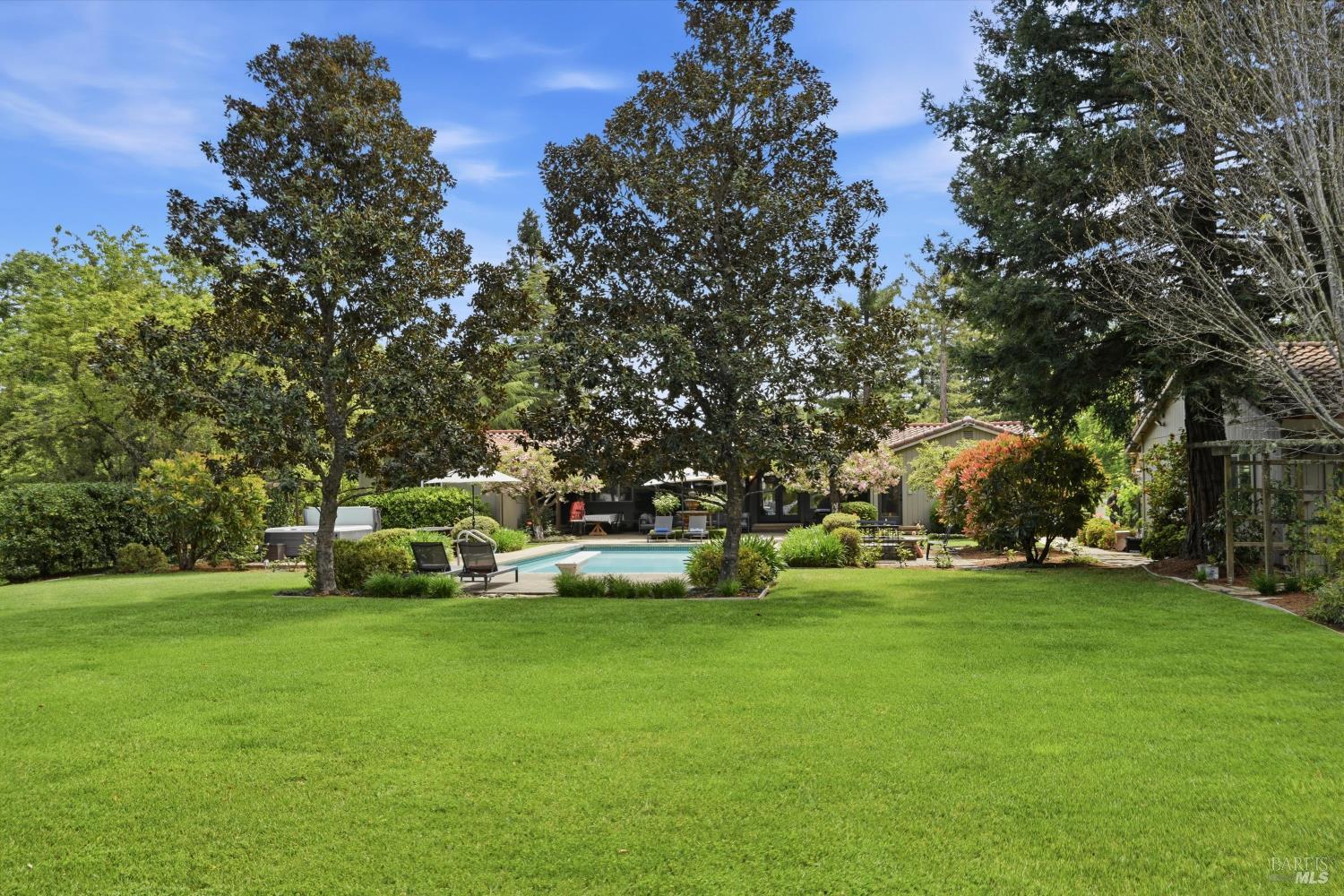 1541 Chablis Road Healdsburg, CA 95448 - Photo 56 of 68 a view of a park with large trees