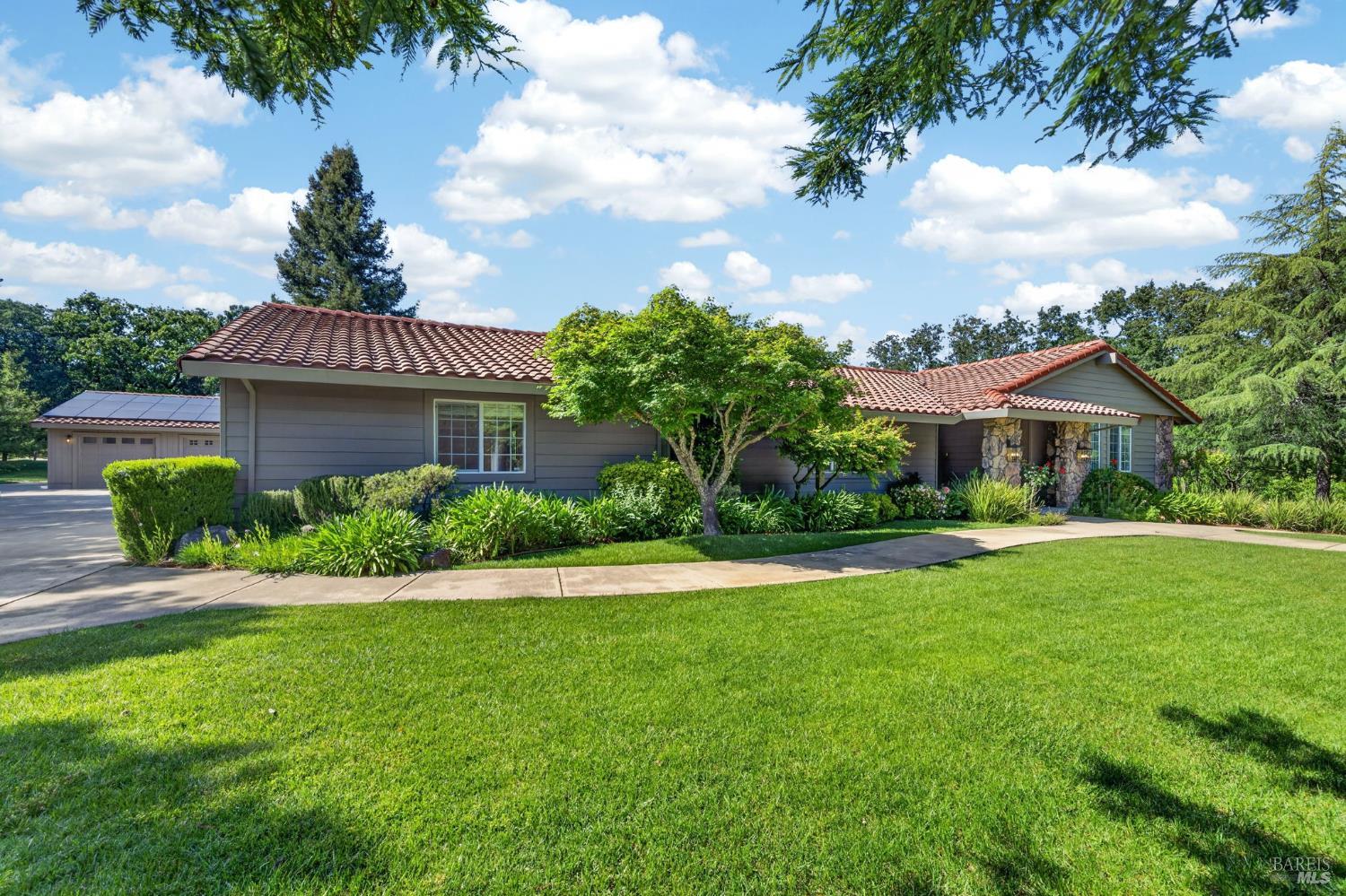 1541 Chablis Road Healdsburg, CA 95448 - Photo 63 of 68 a front view of a house with garden