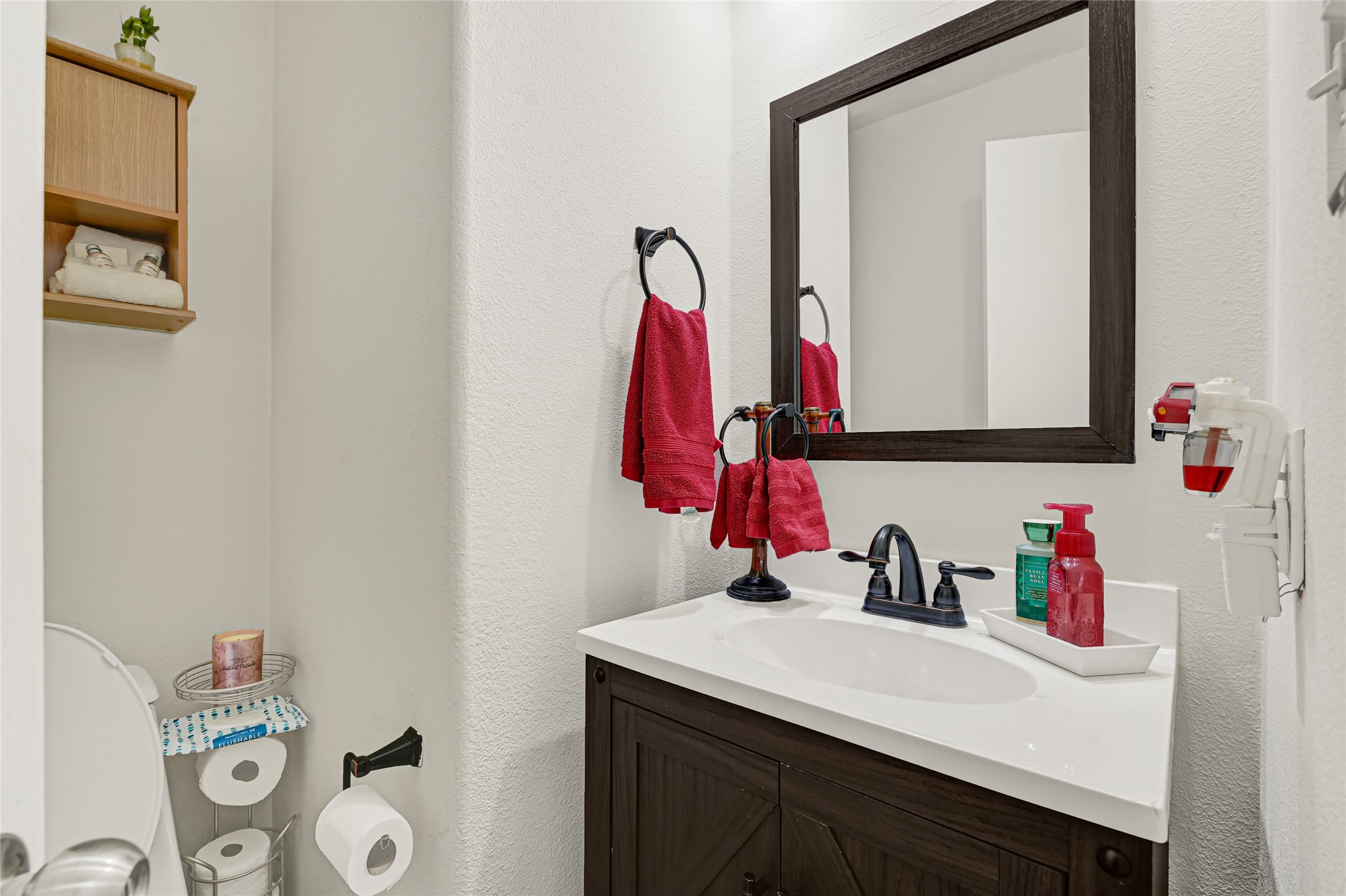 2527 Spring Lily Court Spring, TX 77373 - Photo 13 of 31 a bathroom with a sink and a mirror