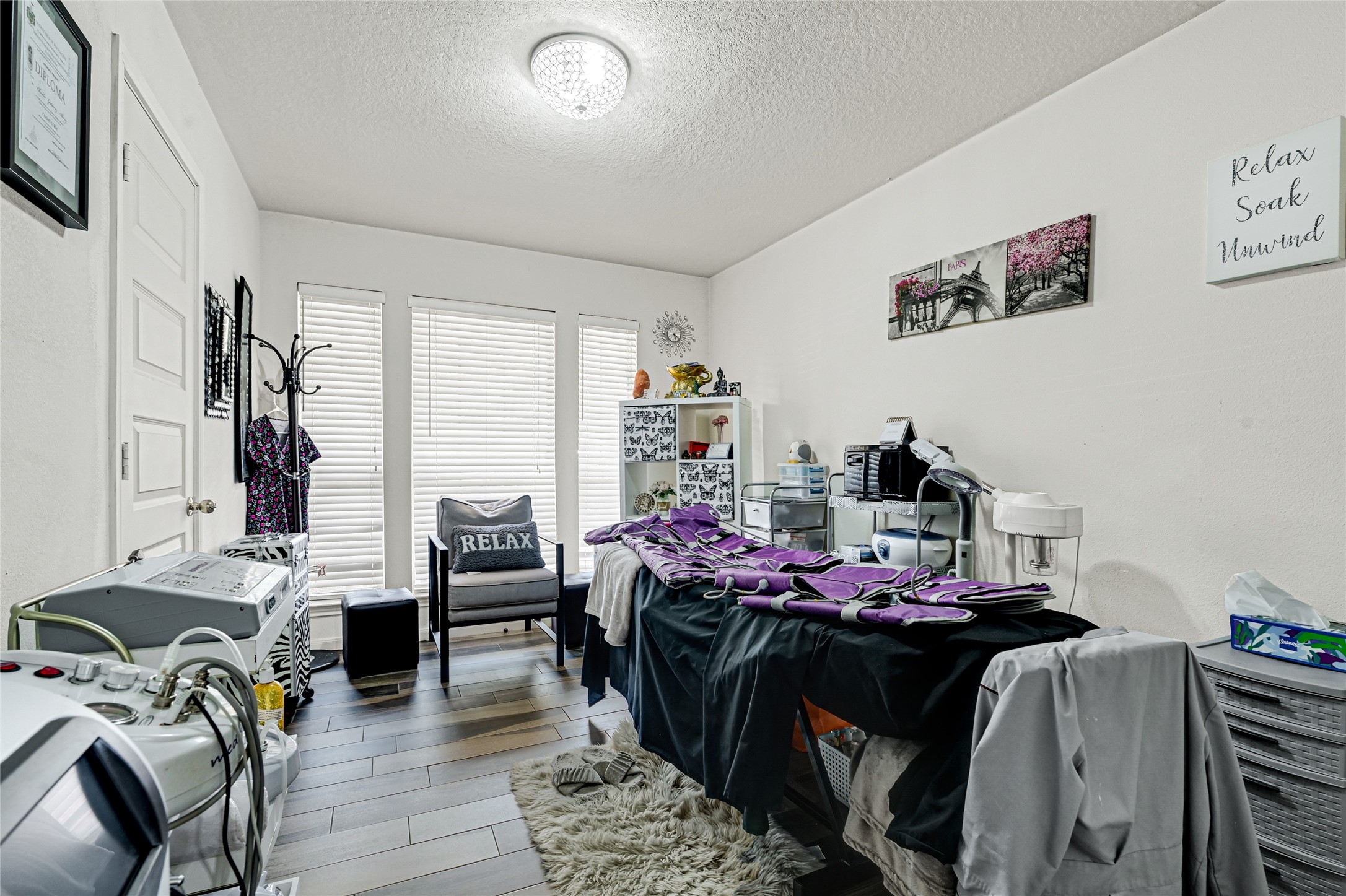 2527 Spring Lily Court Spring, TX 77373 - Photo 14 of 31 a view of a livingroom with furniture
