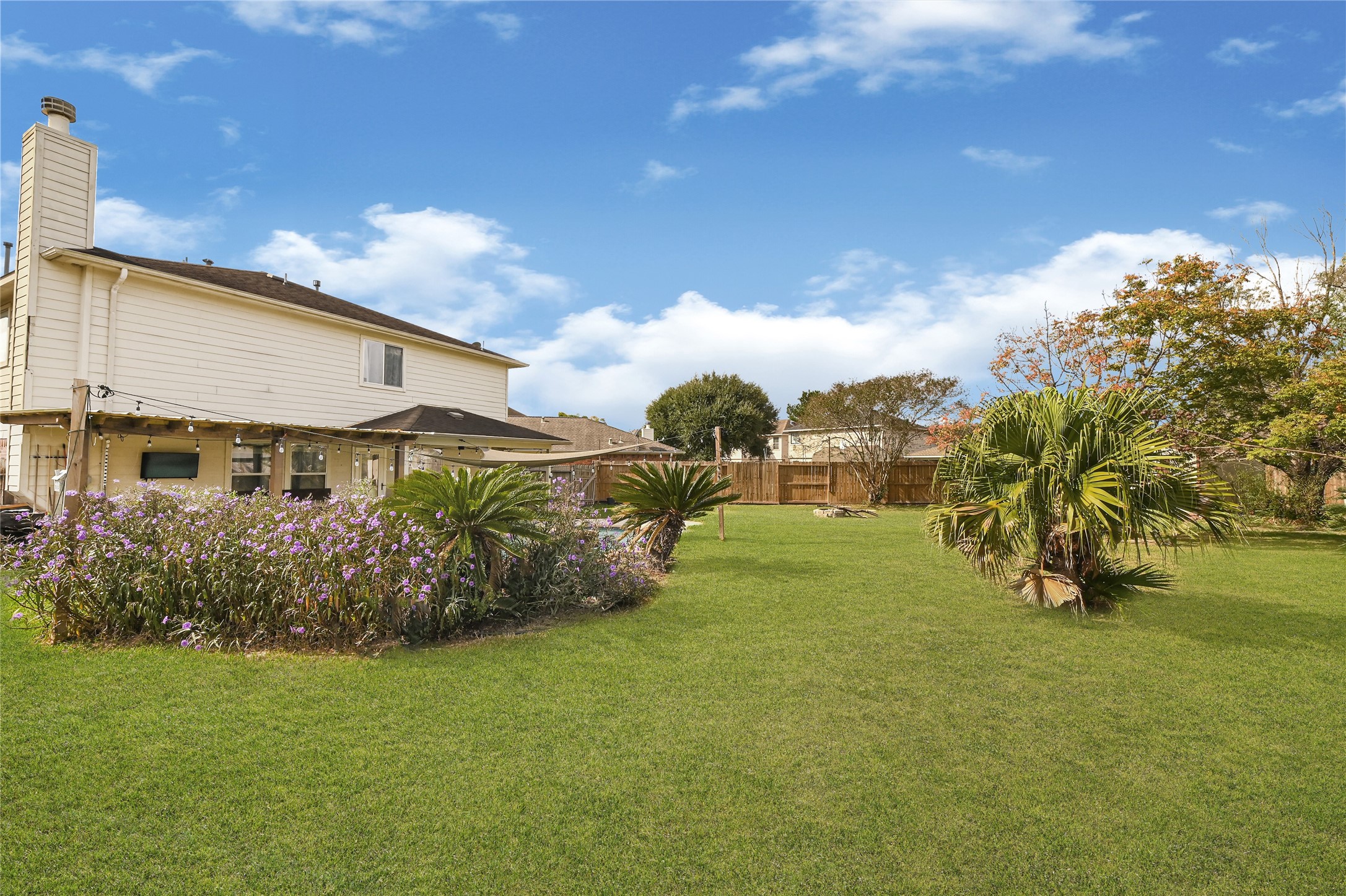 2527 Spring Lily Court Spring, TX 77373 - Photo 29 of 31 a view of a big yard with plants and a large tree
