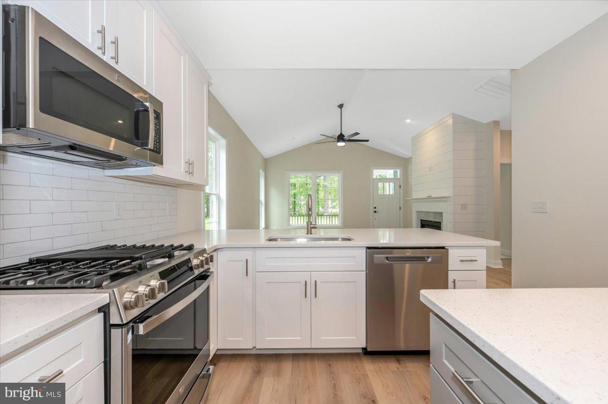 216 Brooks Lane St. Michaels, MD 21663 - Photo 21 of 37 a kitchen with a stove and a microwave