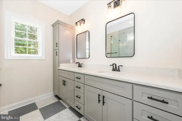 a bathroom with 2 sink and a mirror