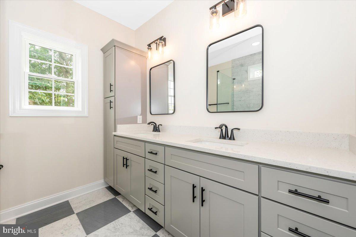 216 Brooks Lane St. Michaels, MD 21663 - Photo 27 of 37 a bathroom with 2 sink and a mirror