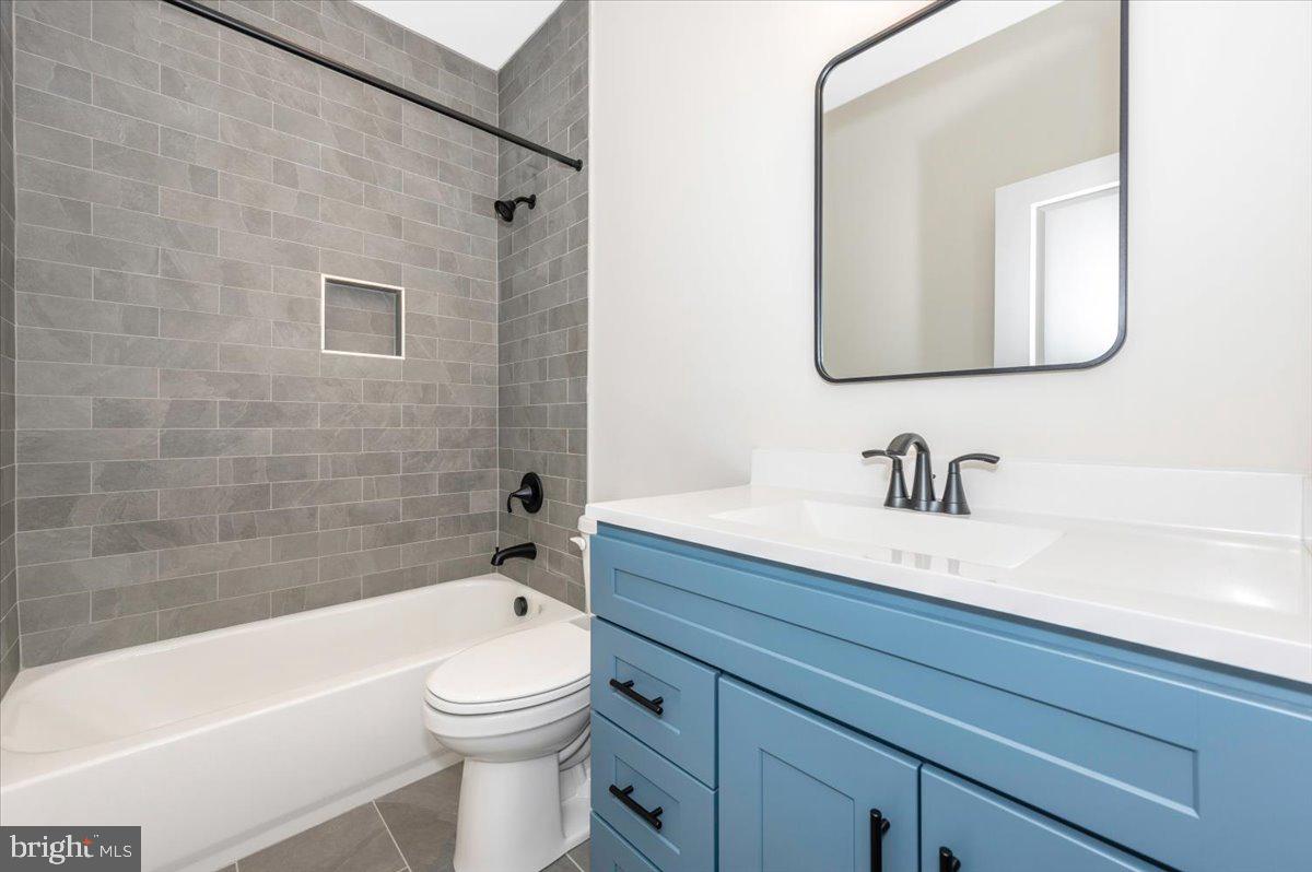 216 Brooks Lane St. Michaels, MD 21663 - Photo 34 of 37 a bathroom with a granite countertop sink a toilet and bathtub