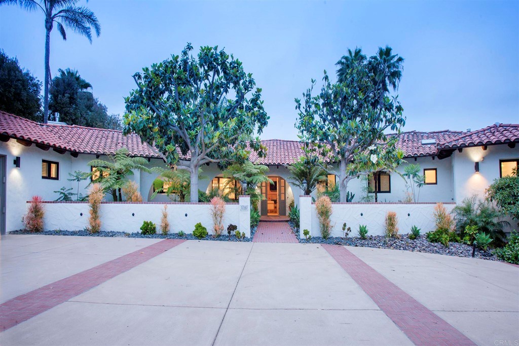17143 Los Morros Rancho Santa Fe, CA 92067 - Photo 5 of 32 A long drive way with two ways to enter the property. Plenty of parking for guests.