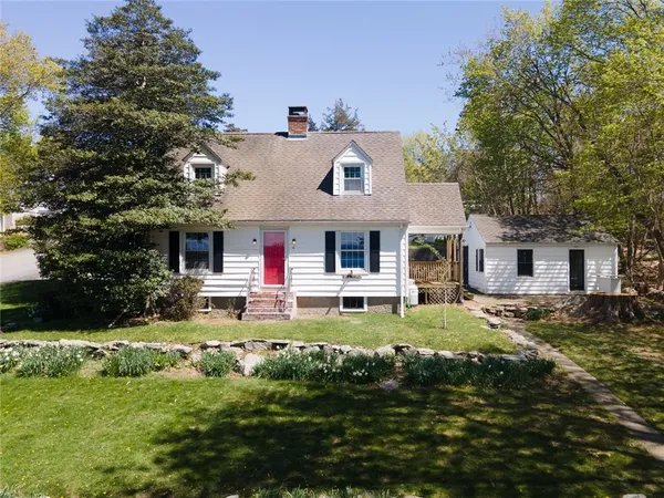 $599,000 | 6 Miles Avenue, Tiverton, RI 02878