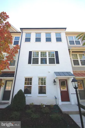 $2,900 | 43975 Eastgate View Drive, Chantilly, VA 20152