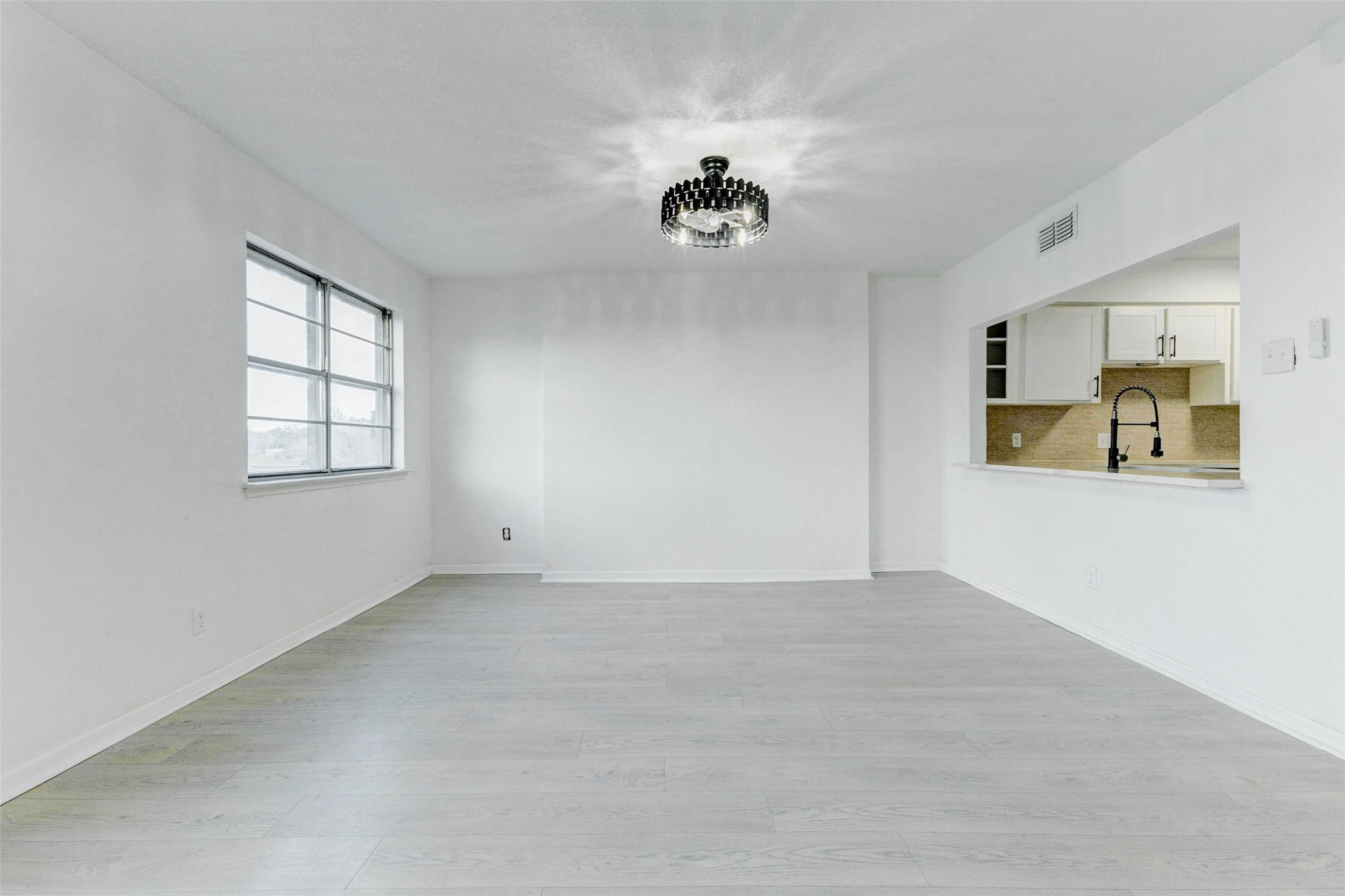 2135 Casa Rio Circle Dickinson, TX 77539 - Photo 2 of 21