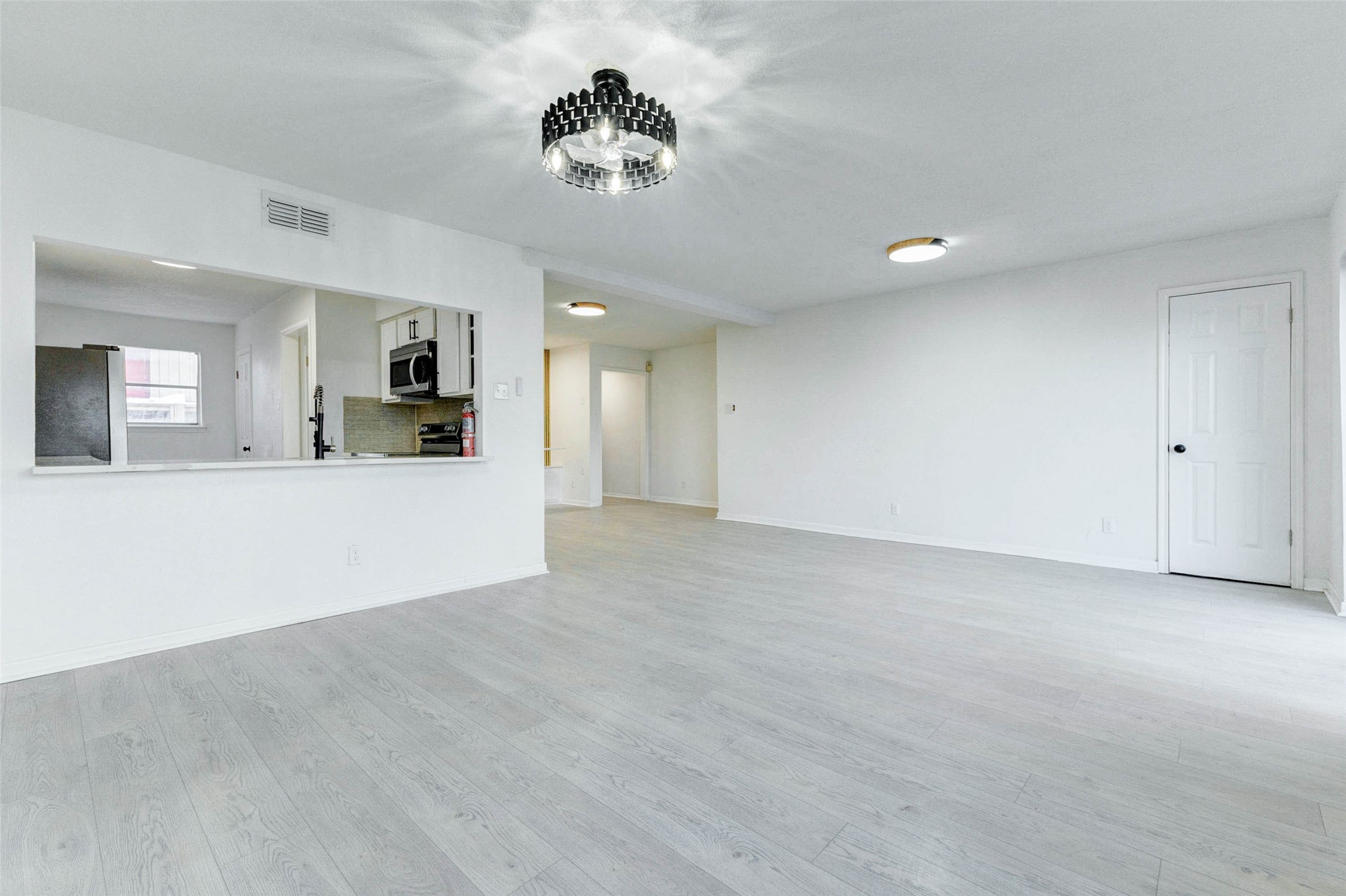 2135 Casa Rio Circle Dickinson, TX 77539 - Photo 3 of 21