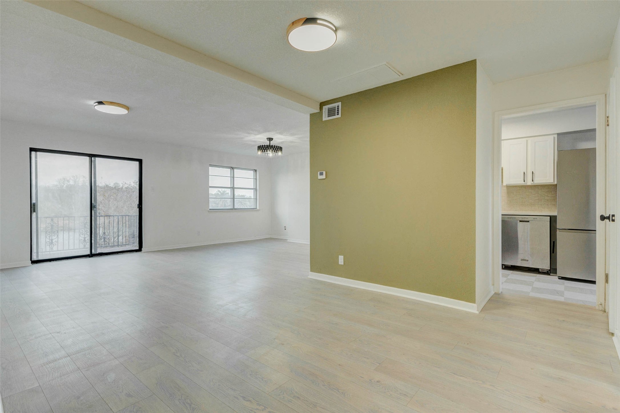 2135 Casa Rio Circle Dickinson, TX 77539 - Photo 4 of 21