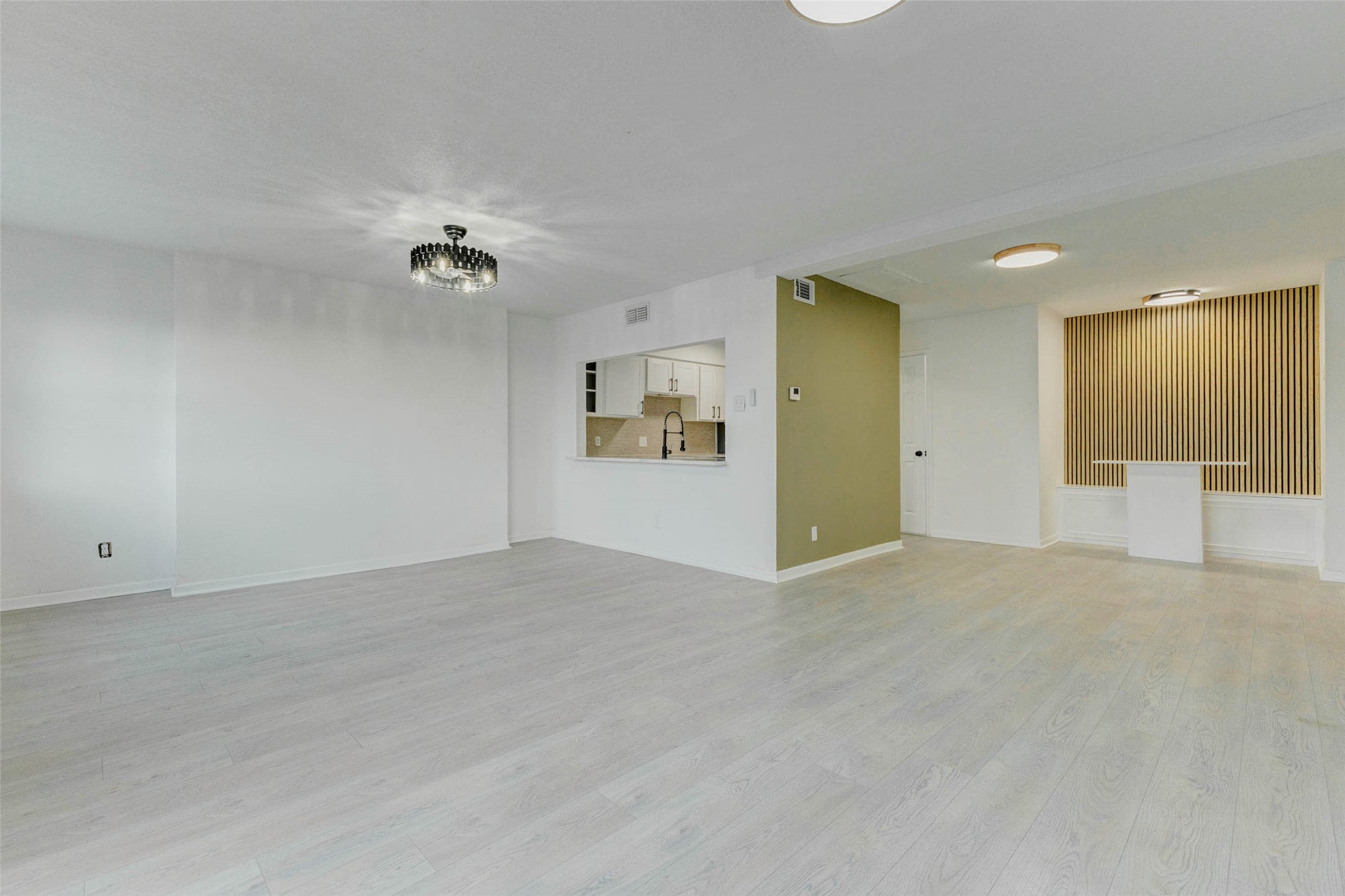 2135 Casa Rio Circle Dickinson, TX 77539 - Photo 6 of 21