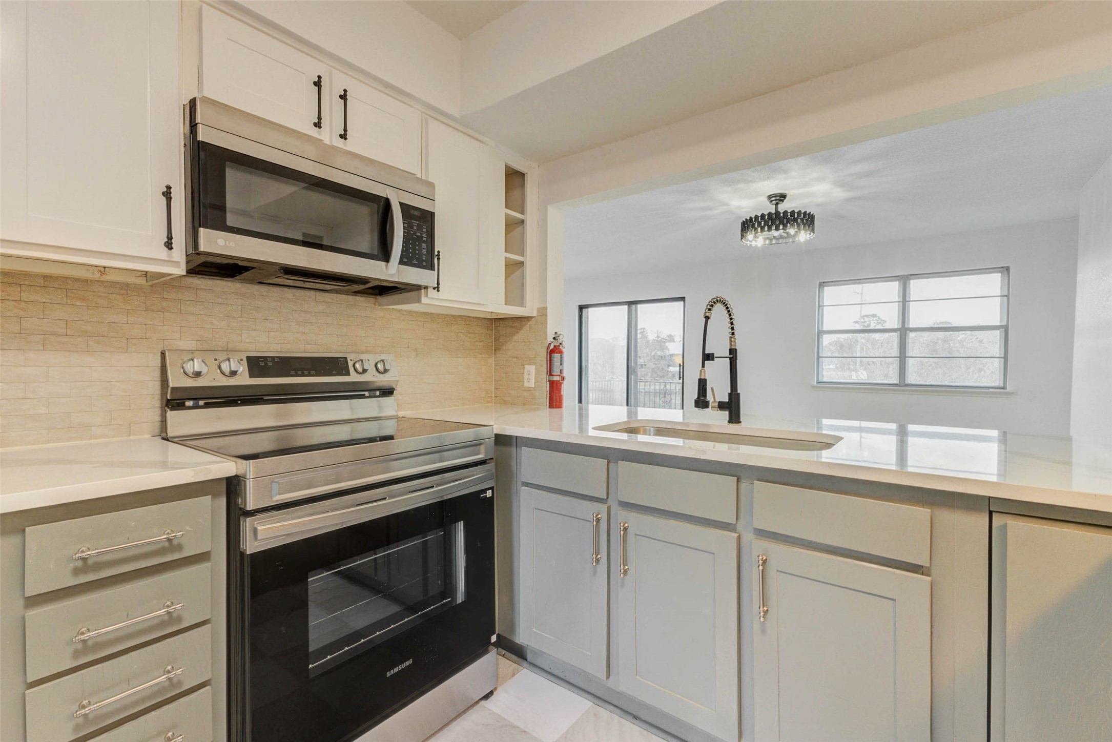 2135 Casa Rio Circle Dickinson, TX 77539 - Photo 9 of 21