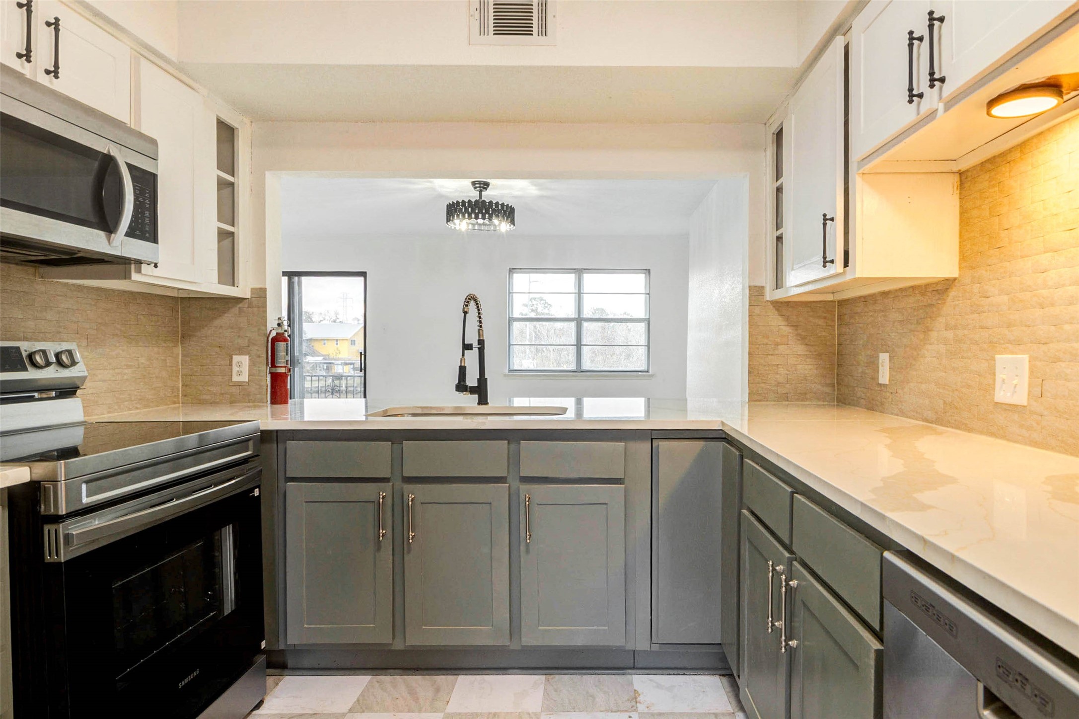 2135 Casa Rio Circle Dickinson, TX 77539 - Photo 10 of 21