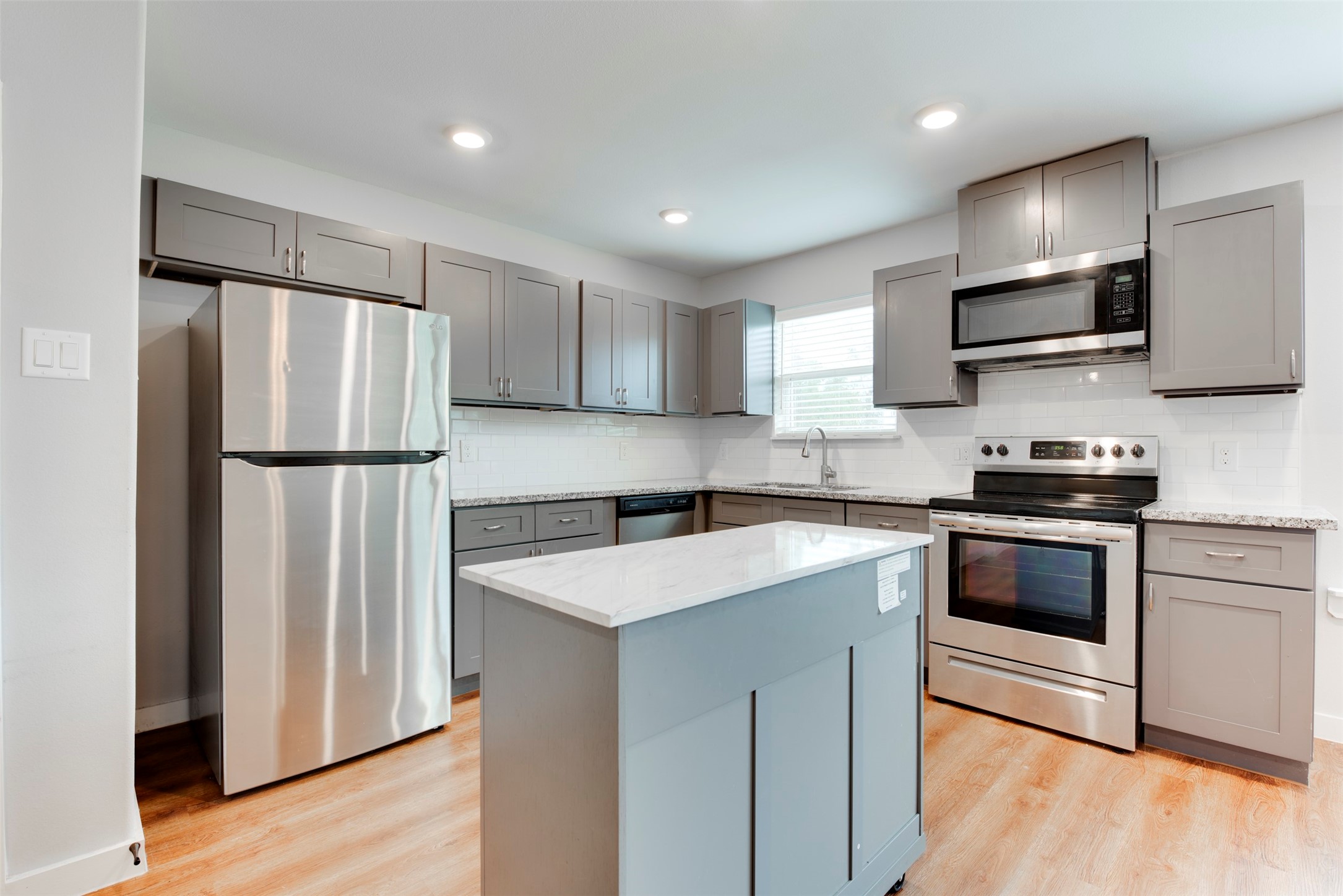 8635 Sunderland Road Houston, TX 77028 - Photo 5 of 23