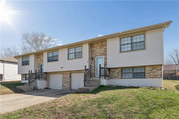 $300,000 | 113-115 Brookridge Drive, Harrisonville, MO 64701
