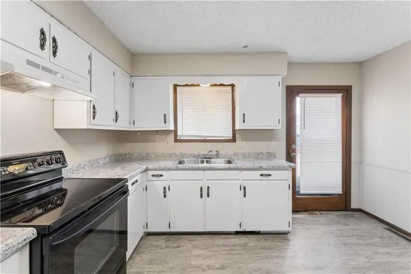 $300,000 | 113-115 Brookridge Drive, Harrisonville, MO 64701