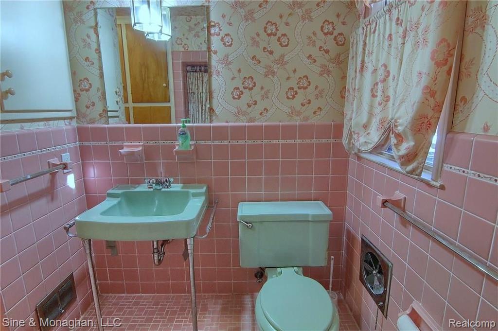 150 Lewiston Road Grosse Pointe Farms, MI 48236 - Photo 25 of 37