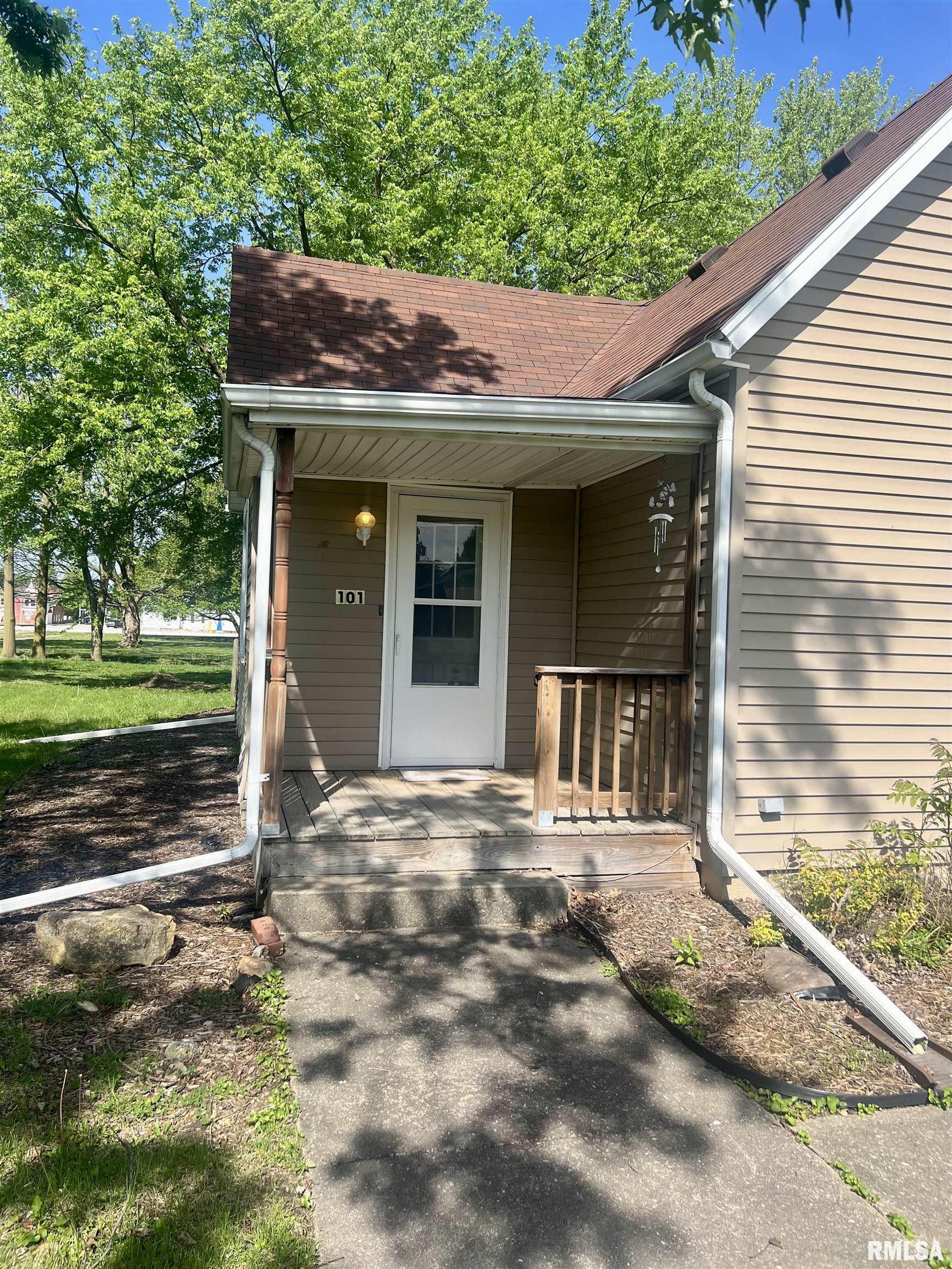 101 North Cedar Street Bowen, IL 62316 - Photo 1 of 18
