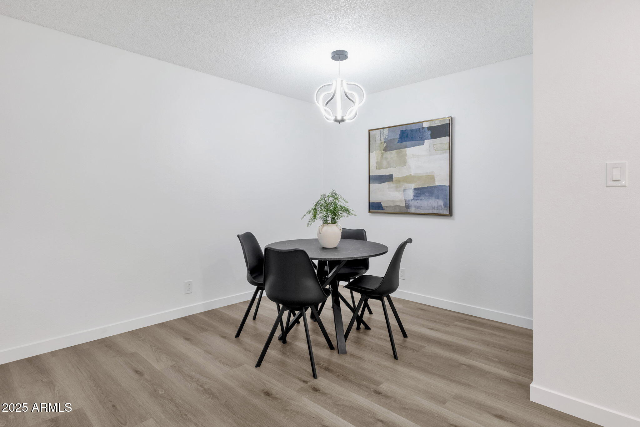 5525 East Thomas Road, Unit M9 Phoenix, AZ 85018 - Photo 5 of 31 Gallery Image 5