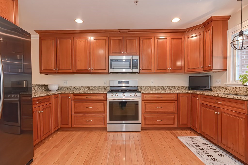 8 Dexter Road, Unit 8 Foxboro, MA 02035 - Photo 6 of 42 Gallery Image 6