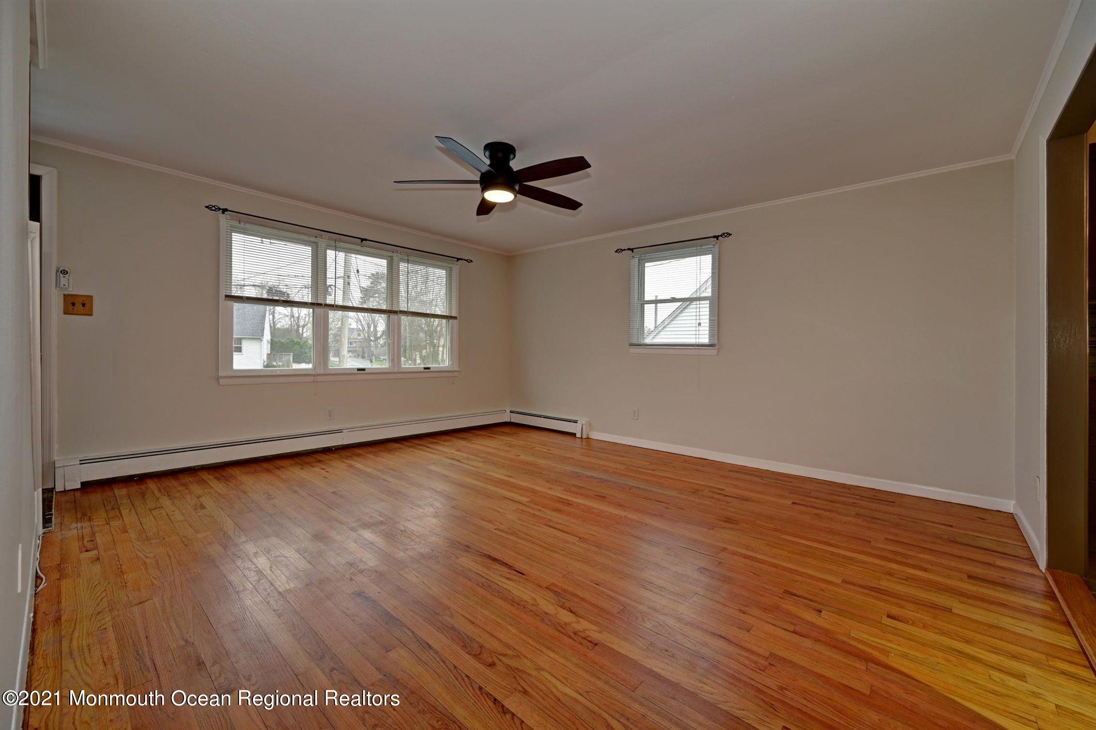 211 Milford Road Neptune Township, NJ 07753 - Photo 4 of 32 04-Living