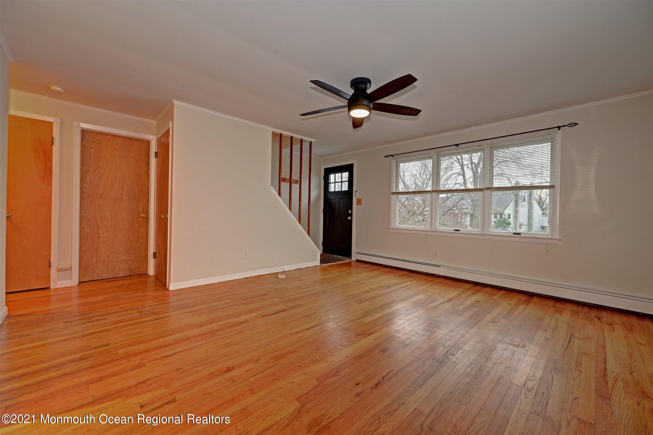 211 Milford Road Neptune Township, NJ 07753 - Photo 5 of 32 05-Living