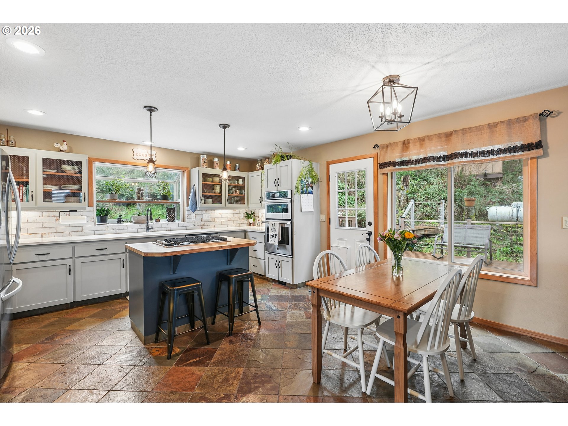 16490 South Bradley Road Oregon City, OR 97045 - Photo 12 of 47 Kitchen