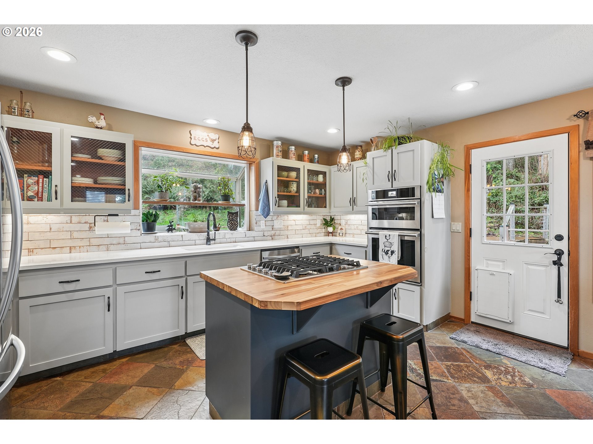 16490 South Bradley Road Oregon City, OR 97045 - Photo 13 of 47 Kitchen